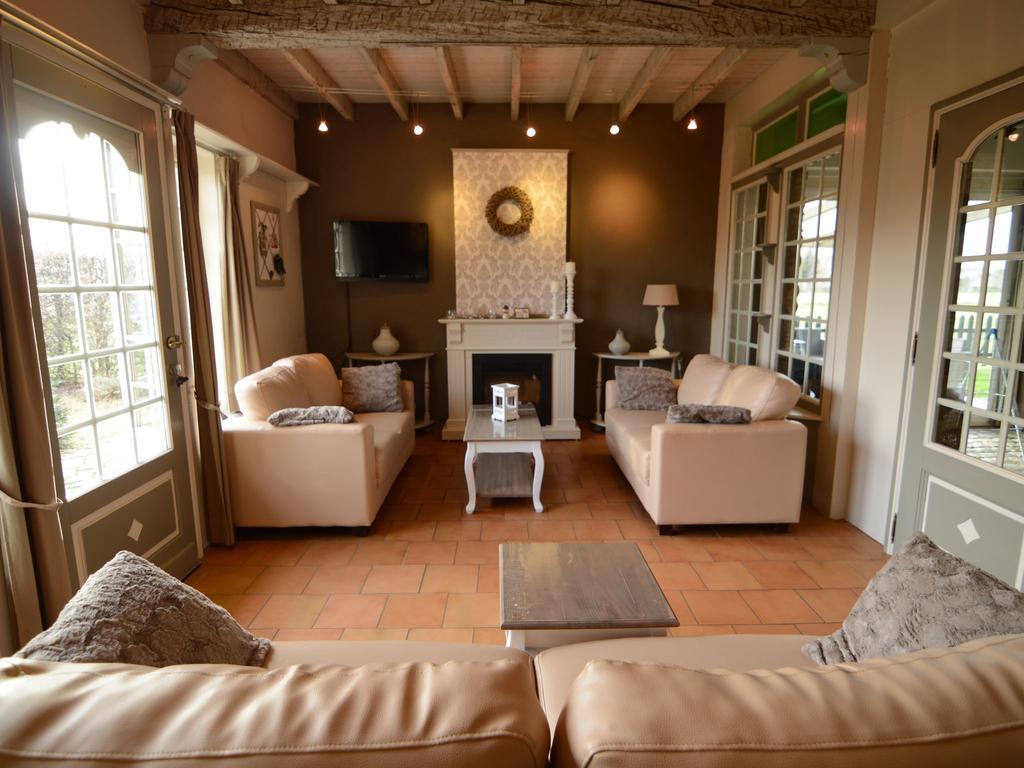 Charming Holiday Home In Zele Near The Forest エクステリア 写真