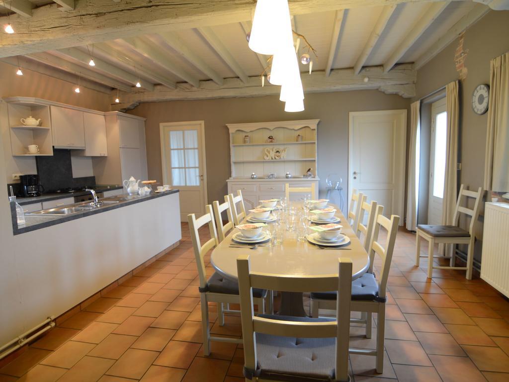 Charming Holiday Home In Zele Near The Forest エクステリア 写真