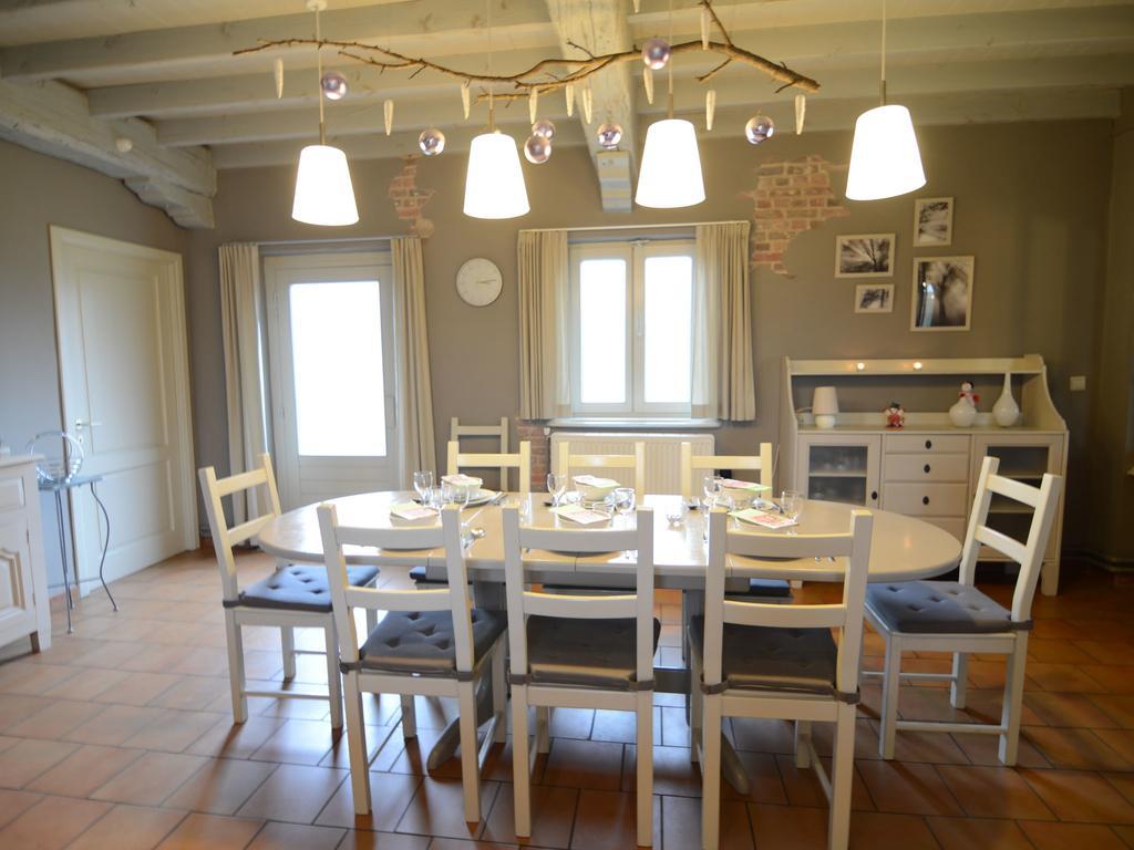 Charming Holiday Home In Zele Near The Forest エクステリア 写真