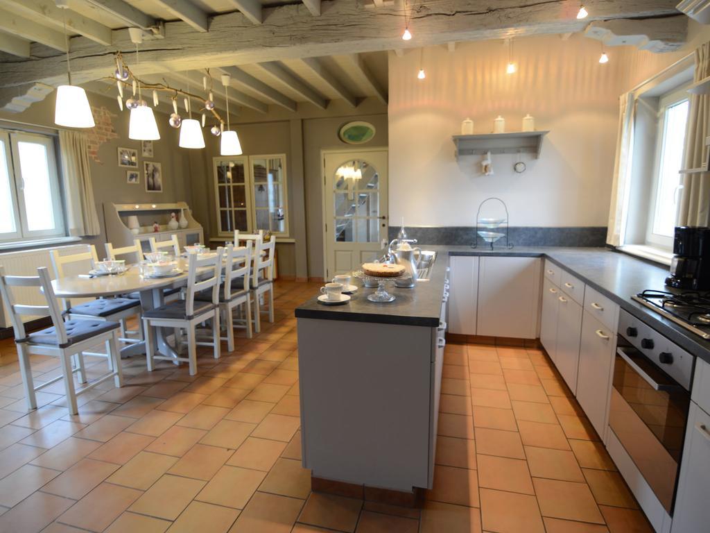 Charming Holiday Home In Zele Near The Forest エクステリア 写真