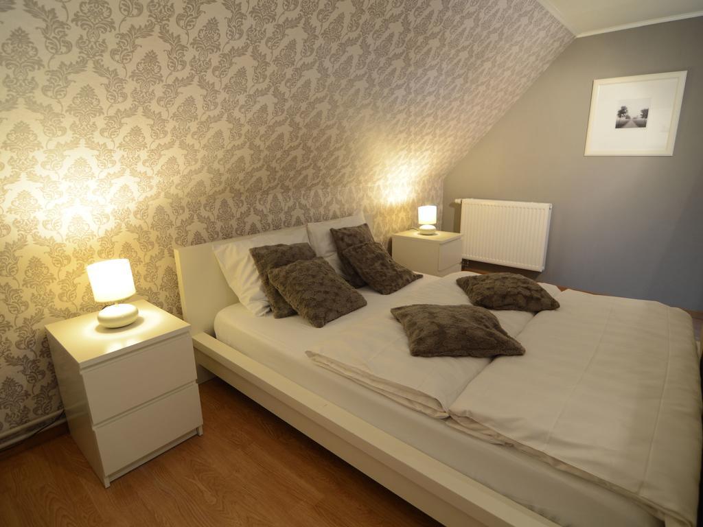Charming Holiday Home In Zele Near The Forest エクステリア 写真